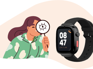 une personne qui passe à la loupe la montre connectée de téléassistance