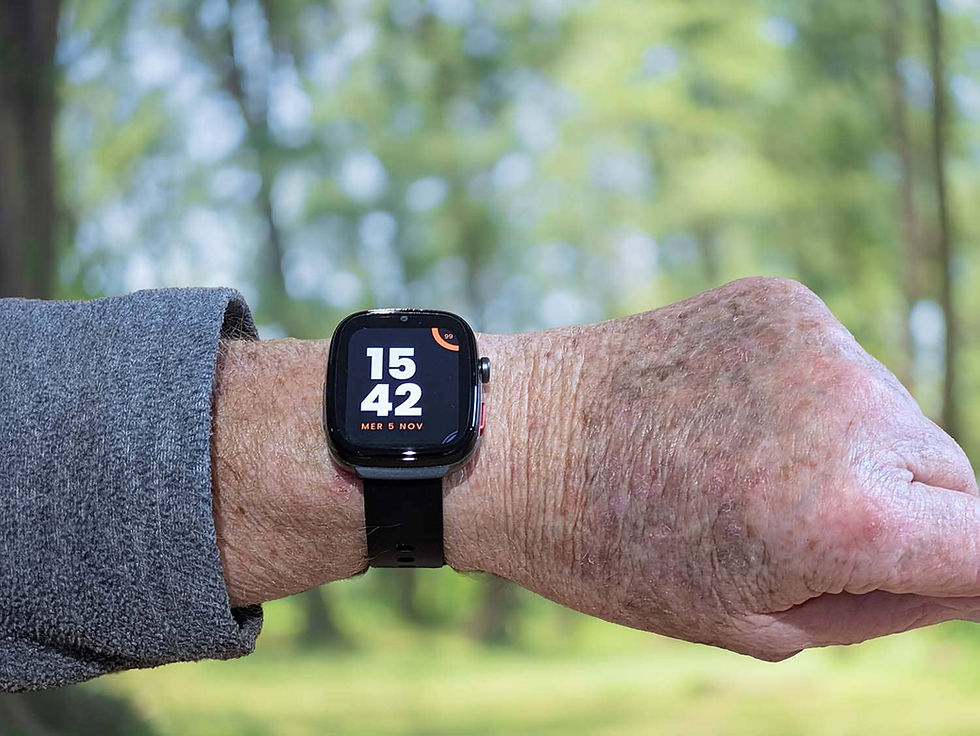 Montre connectée de téléassistance, avec bon d'alerte et affichage de l'heure